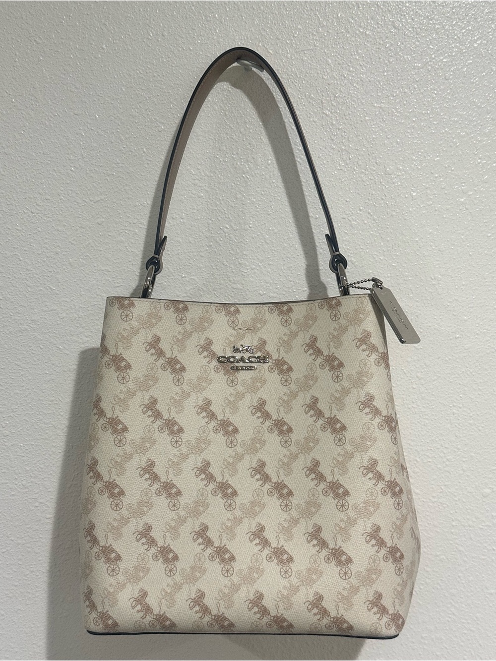 Pristine Coach Town Bucket Bag - Iconic Horse & Carriage Print 🐎